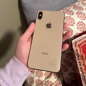 Gold iPhone Xs Max